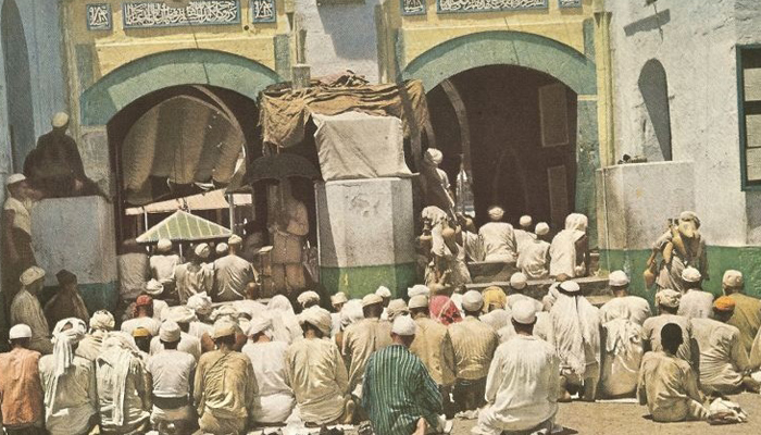 Flocks outside the Masjed Al Haram