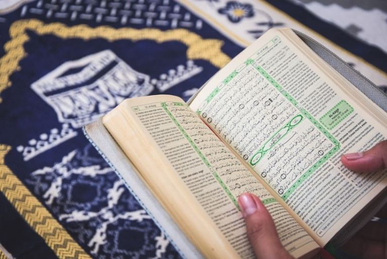 Complete Itikaf rules for men and women in Islam